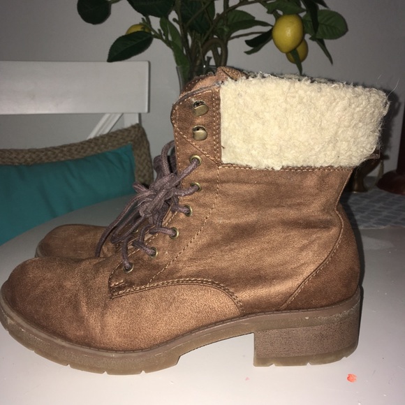 Brown fuzzy boots - Picture 4 of 5